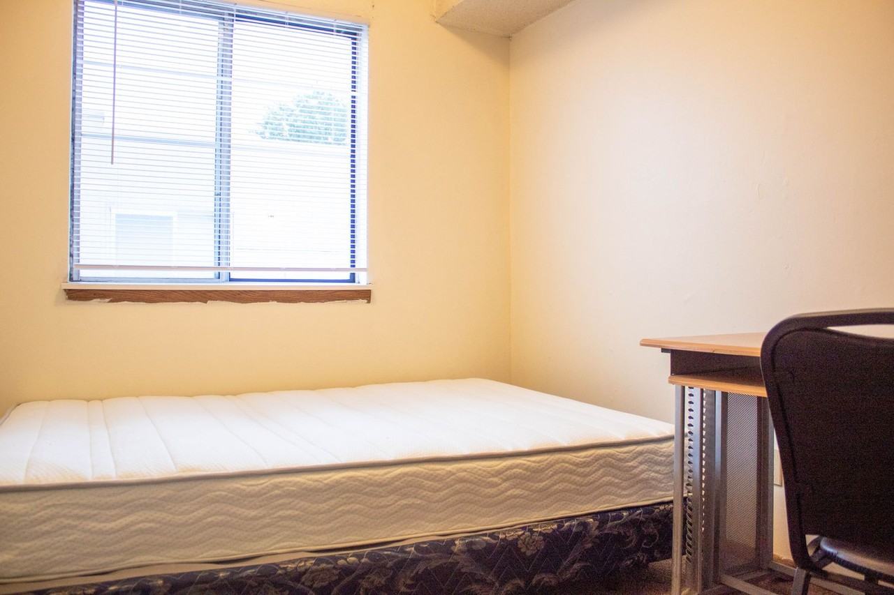 907 W Oregon - Photo 4 of 40