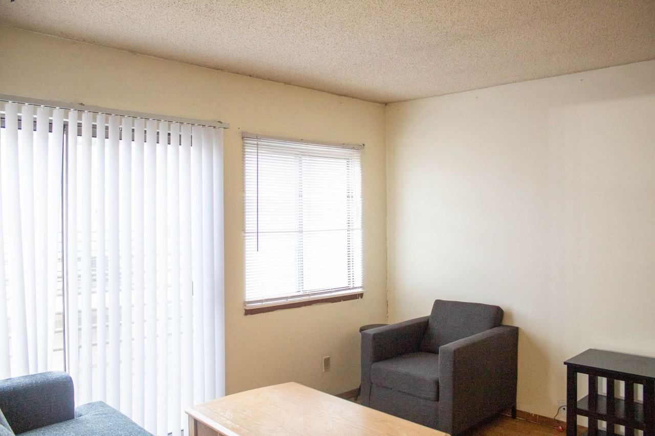 907 W Oregon - Photo 5 of 40