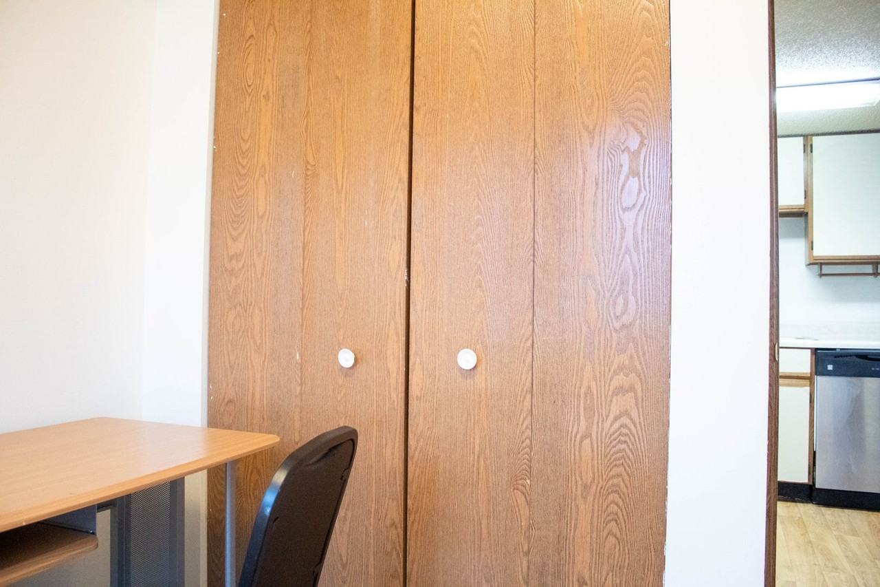 907 W Oregon - Photo 7 of 40