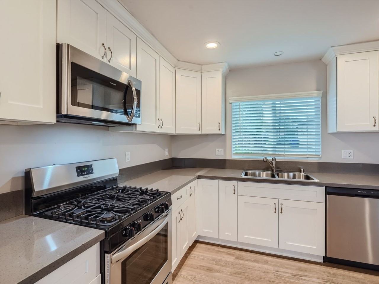 5370 W Falls View Dr - Photo 2 of 11