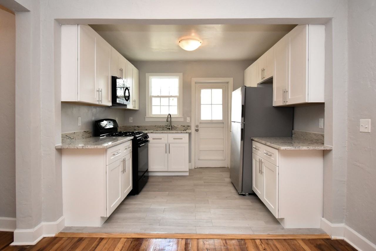 Third Avenue Apartments - Photo 6 of 38