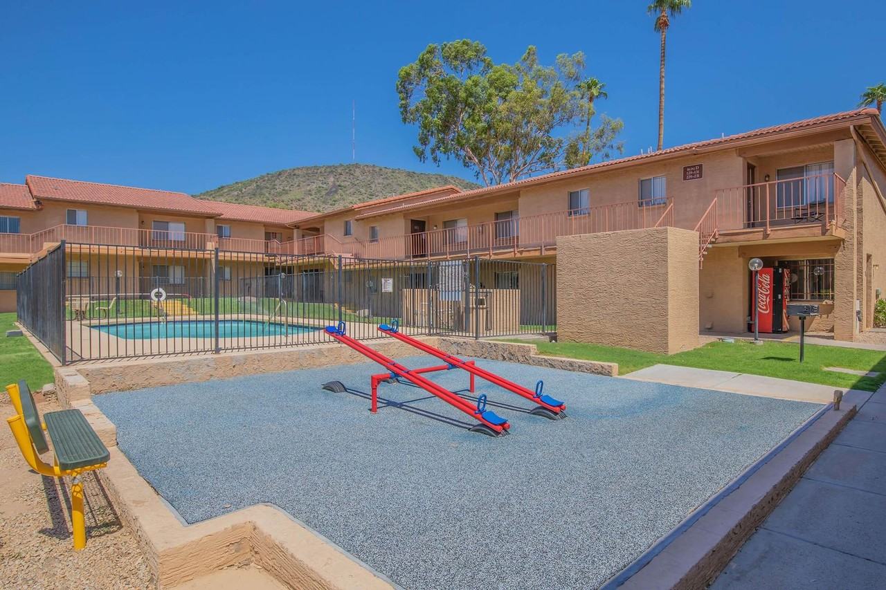 Whispering Willows Apartments - Photo 6 of 10