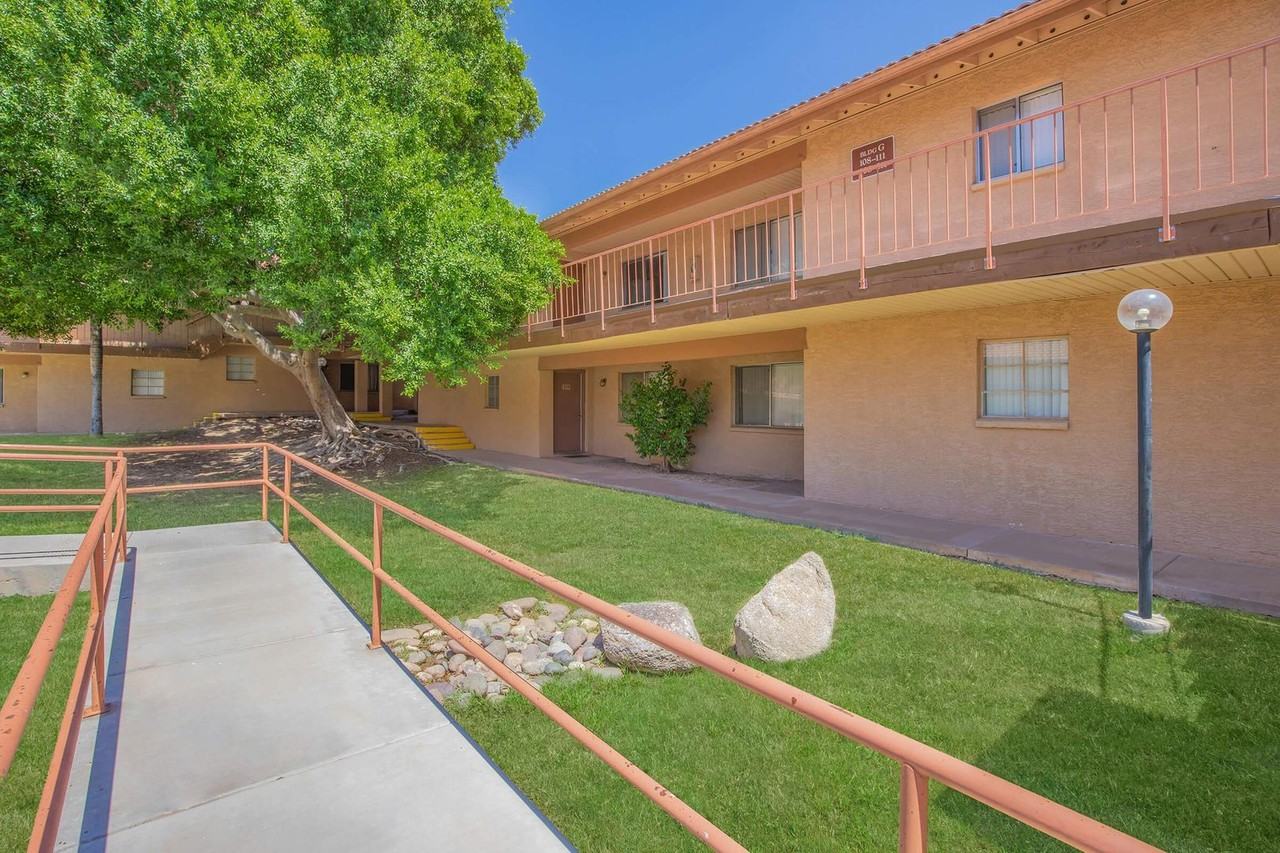 Whispering Willows Apartments - Photo 7 of 10