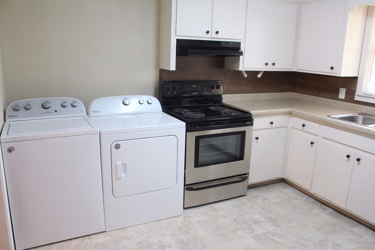 218 Cochran Rd - Photo 4 of 16