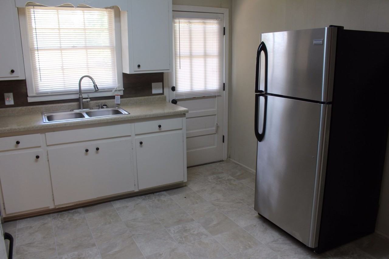 218 Cochran Rd - Photo 5 of 16