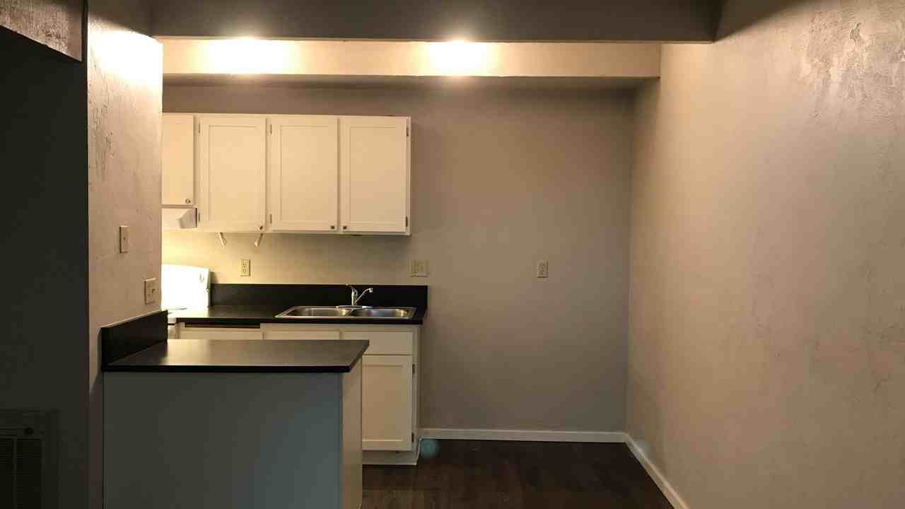 97401 15th & Olive Apartments - Photo 7 of 23