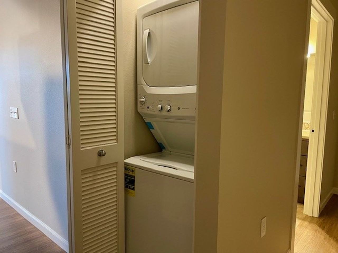 Sellwood Apartments - Photo 4 of 27