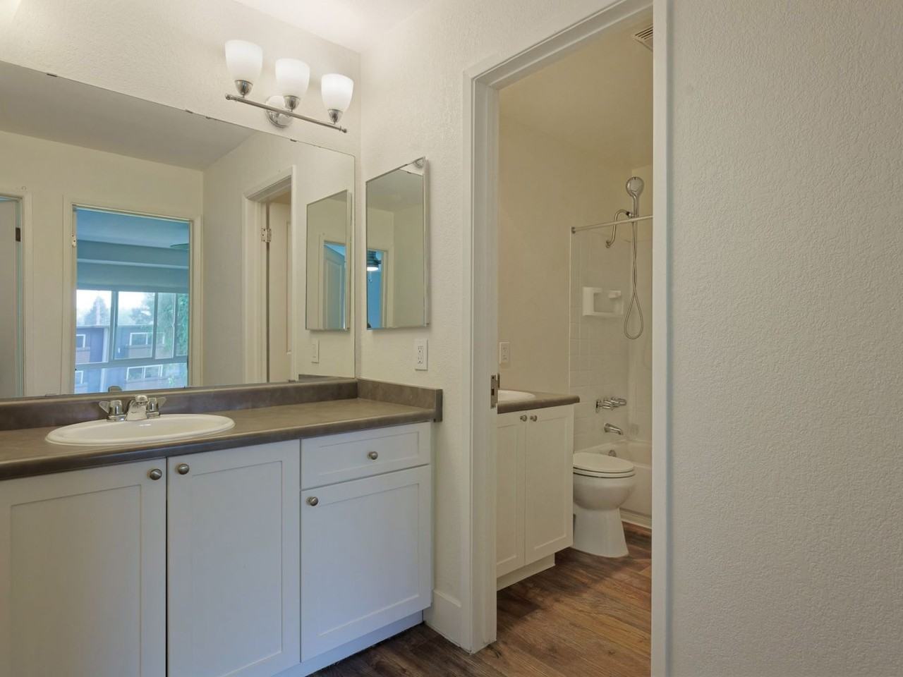 Shoreline 1841 Apartment Homes - Photo 7 of 23