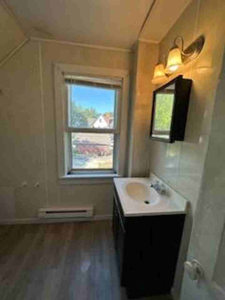 1511 W Callender Ave - Photo 3 of 17