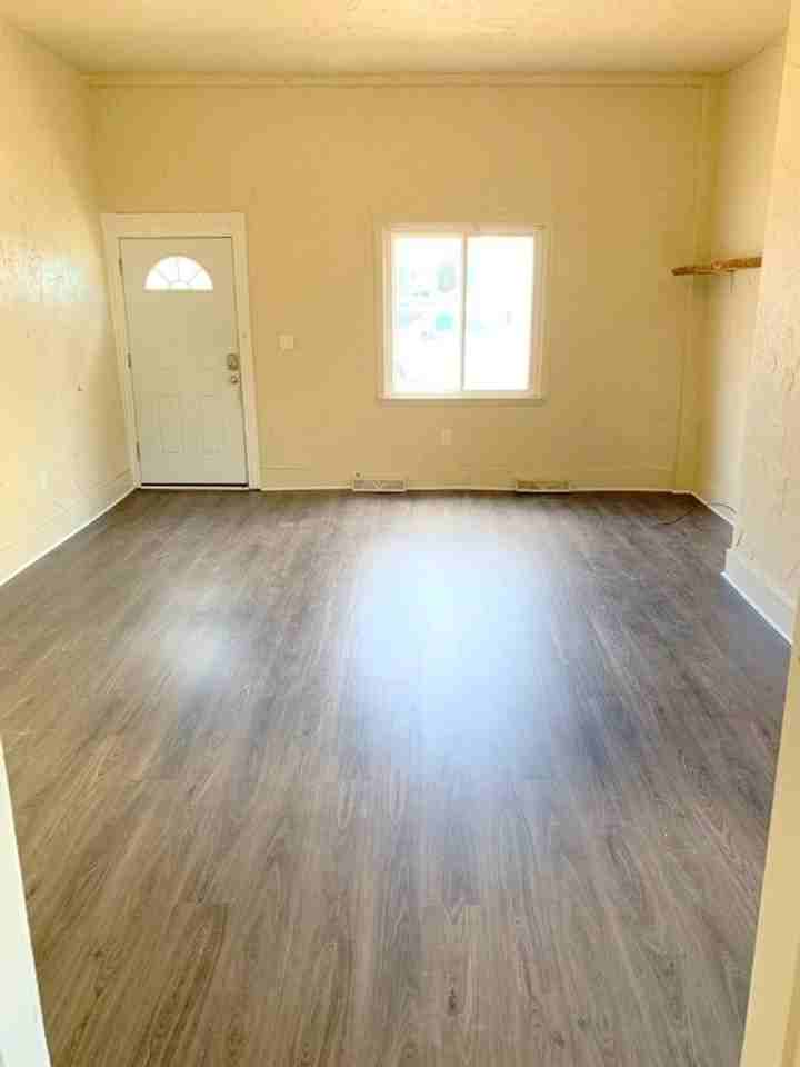 922 Evergreen Avenue - Photo 2 of 10