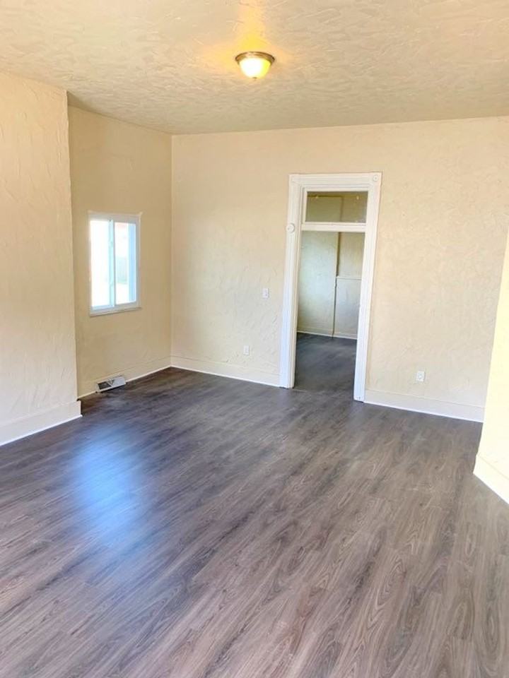 922 Evergreen Avenue - Photo 3 of 10