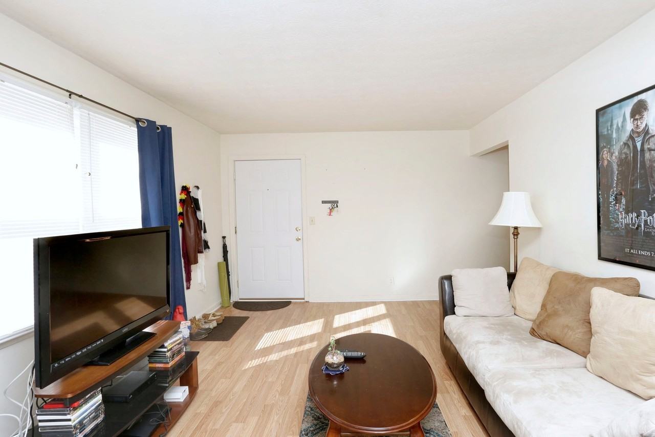 1340 Royalty Court - Photo 5 of 12