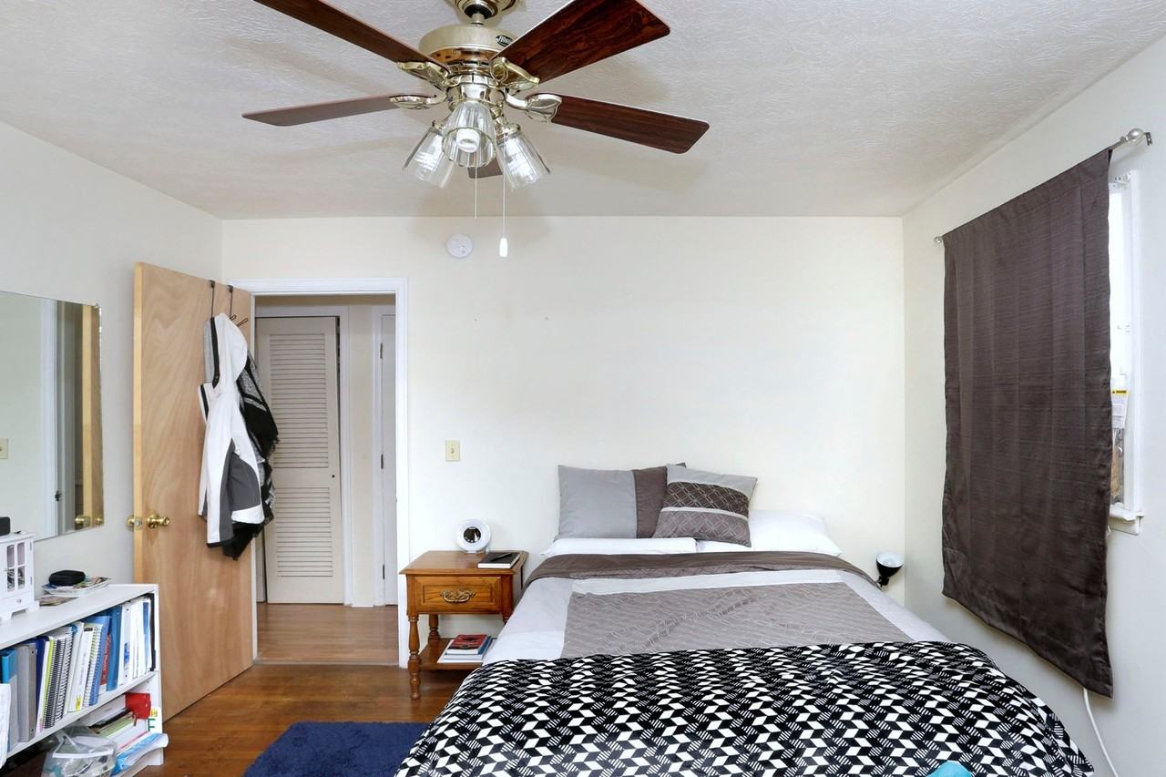 1340 Royalty Court - Photo 7 of 12