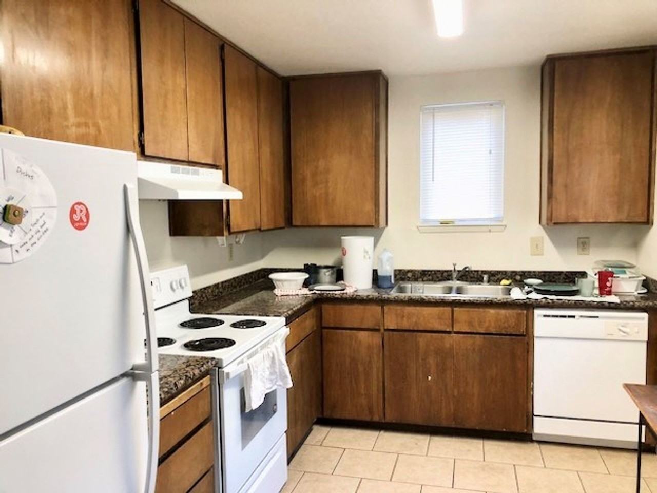 519 W 6th St - Photo 2 of 5