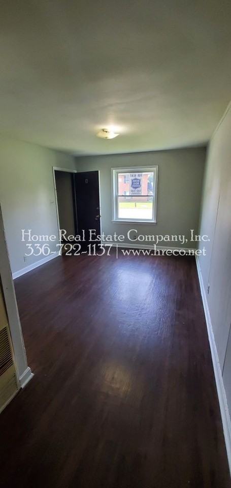 2336 Cherry St #B - Photo 3 of 7