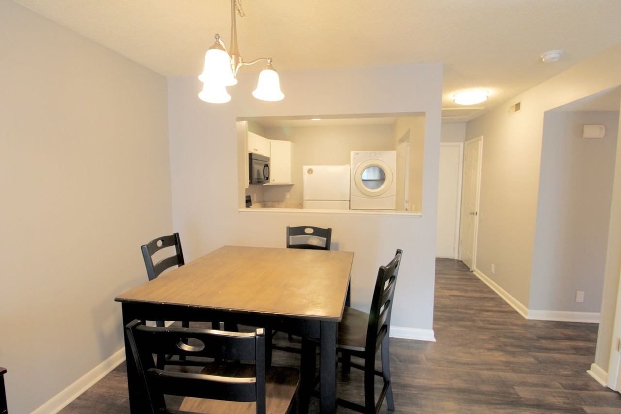 Hunters Ridge Condominiums  1380K - Photo 3 of 17