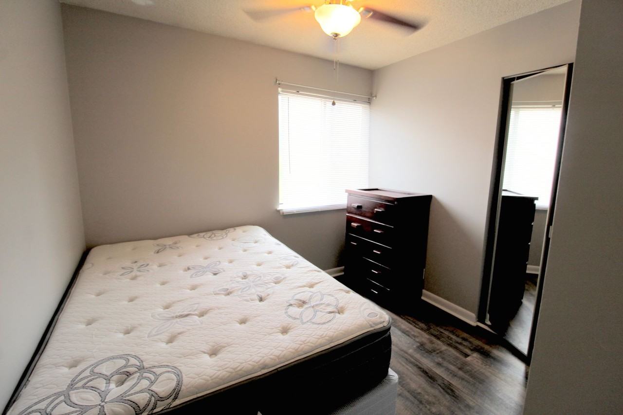 Hunters Ridge Condominiums  1380K - Photo 5 of 17