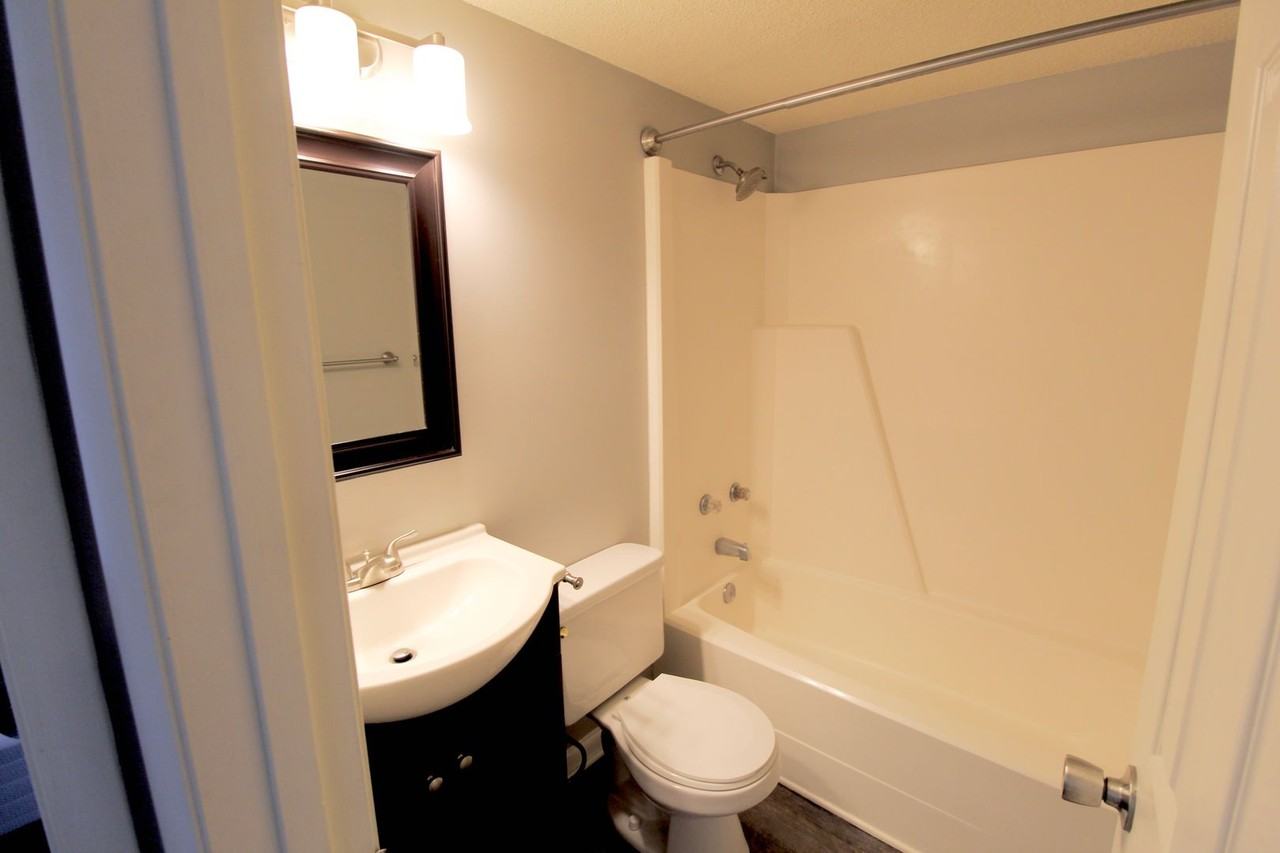 Hunters Ridge Condominiums  1380K - Photo 6 of 17