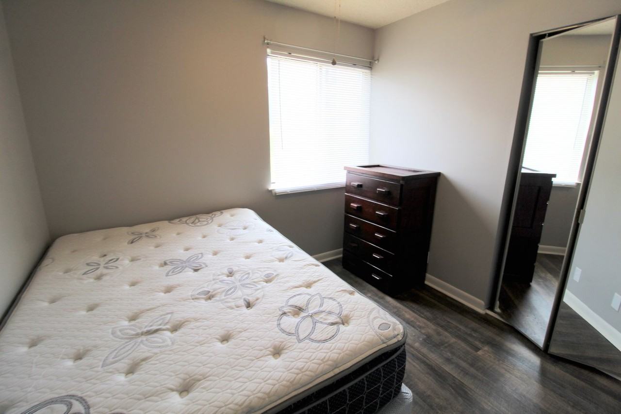 Hunters Ridge Condominiums  1380K - Photo 7 of 17