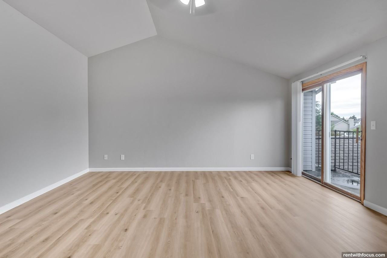 3835 East River Dr. - Photo 4 of 50