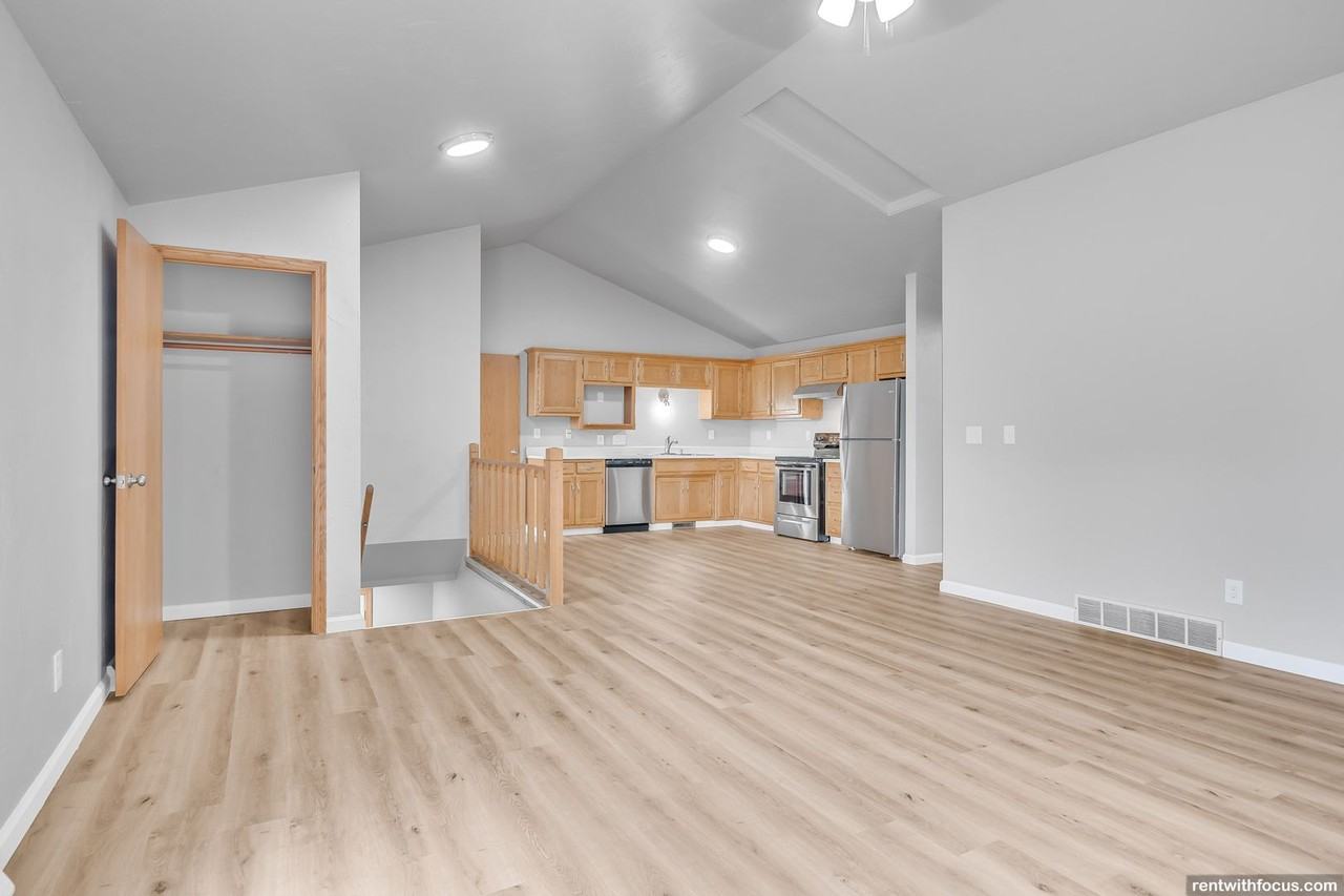 3835 East River Dr. - Photo 5 of 50