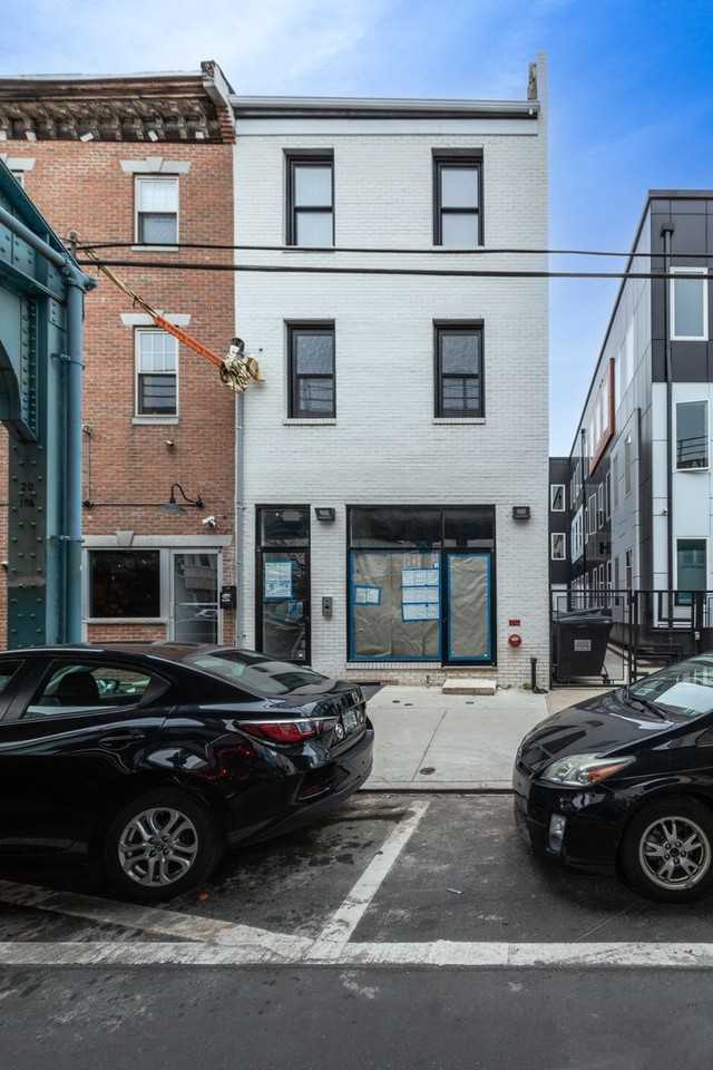 2006 N Front St - Photo 2 of 11