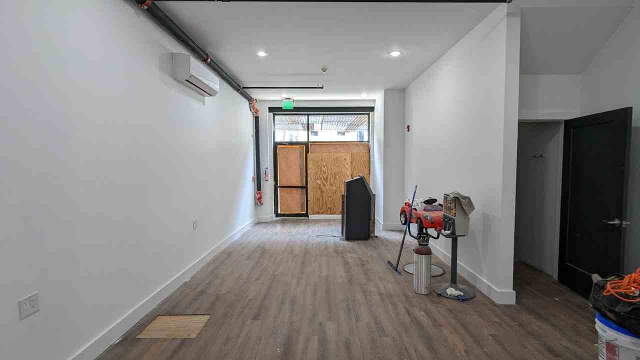 2006 N Front St - Photo 3 of 11