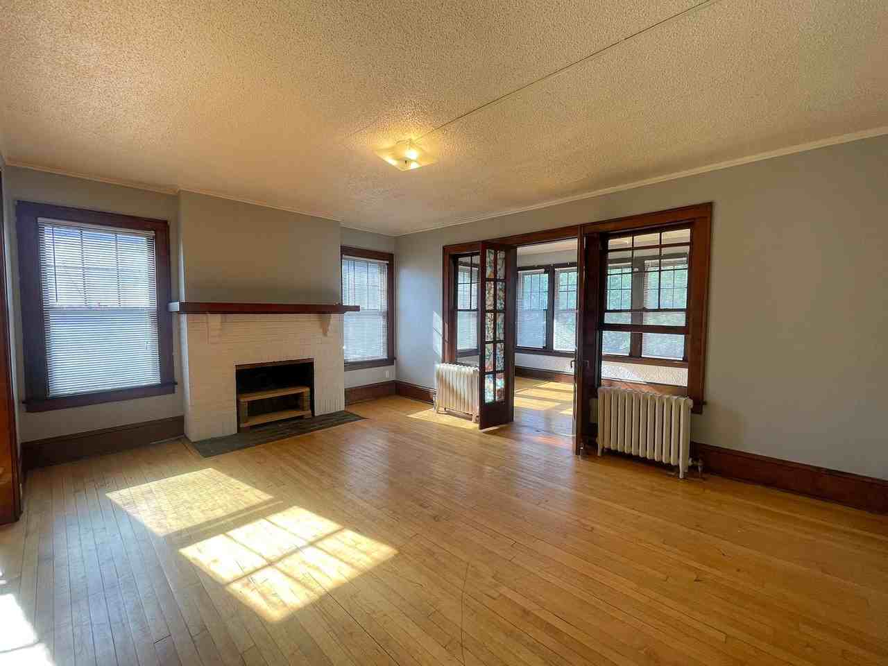 509 6th Street SE - Photo 3 of 36