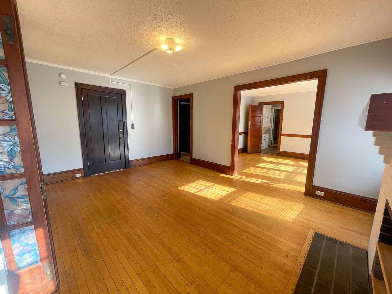 509 6th Street SE - Photo 4 of 36