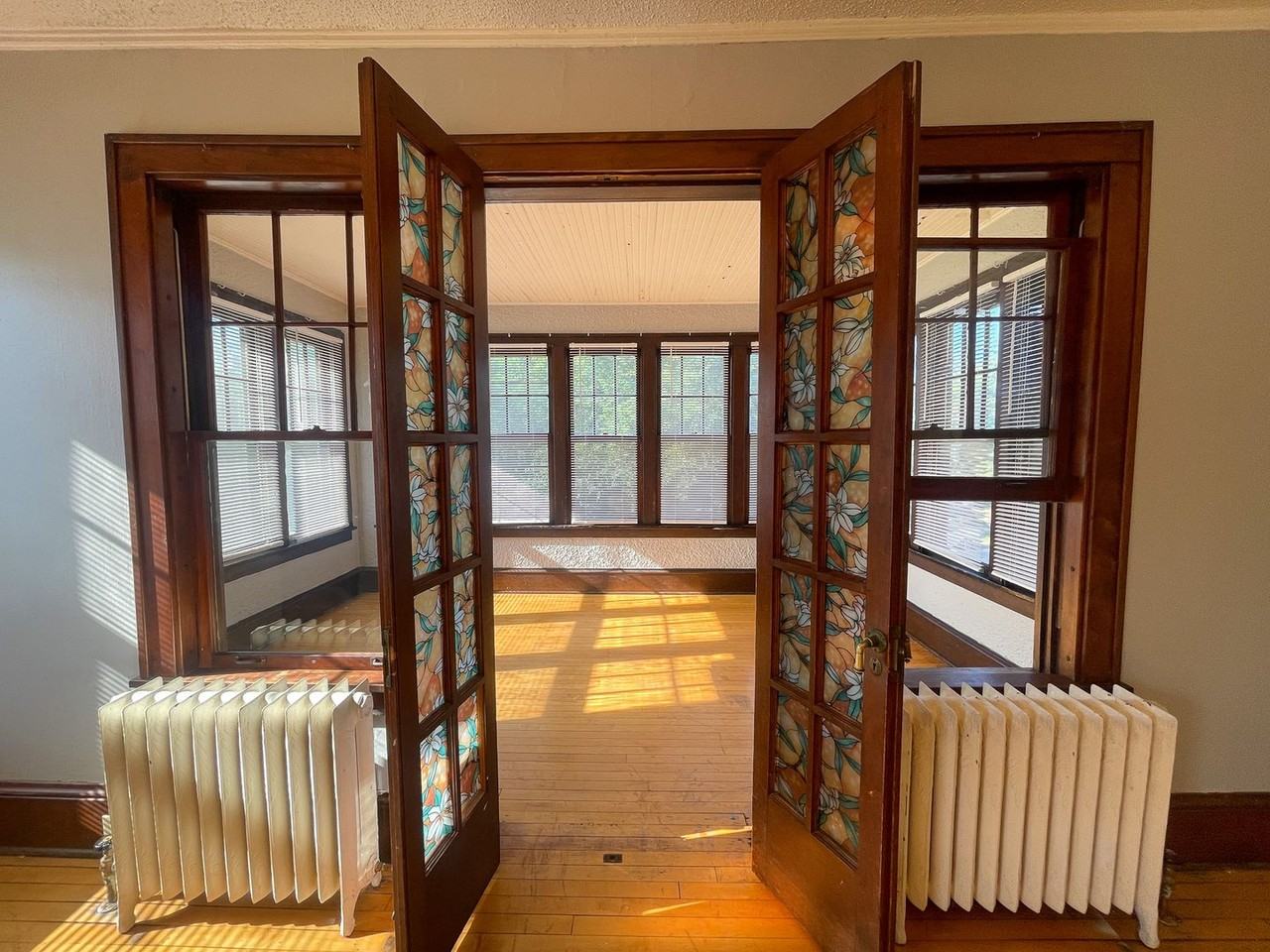 509 6th Street SE - Photo 2 of 36