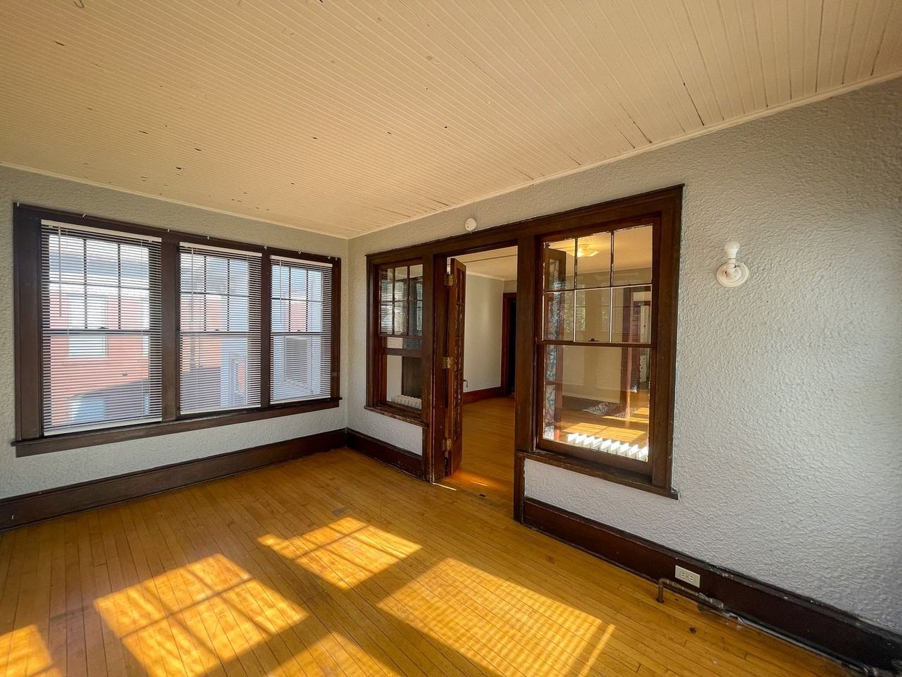 509 6th Street SE - Photo 5 of 36