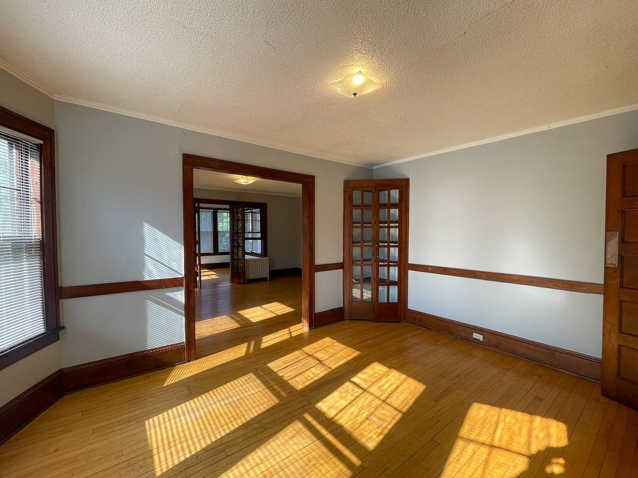 509 6th Street SE - Photo 6 of 36