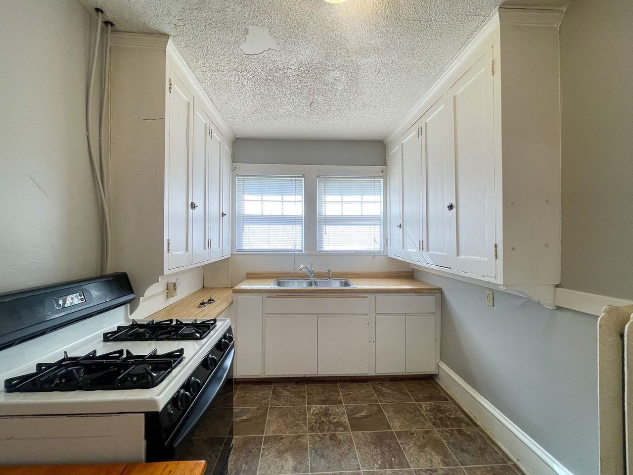 509 6th Street SE - Photo 7 of 36