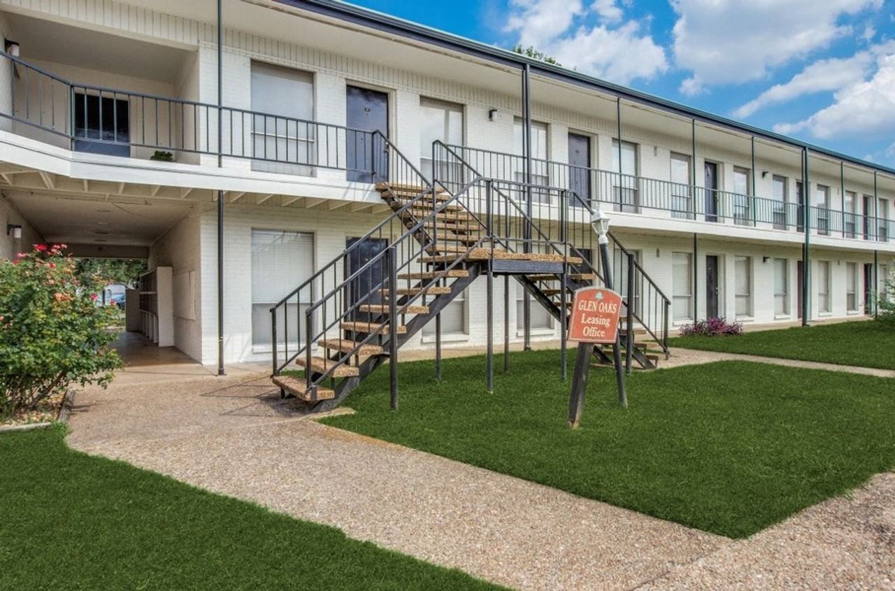 Glen Oaks Apartments - Photo 5 of 49