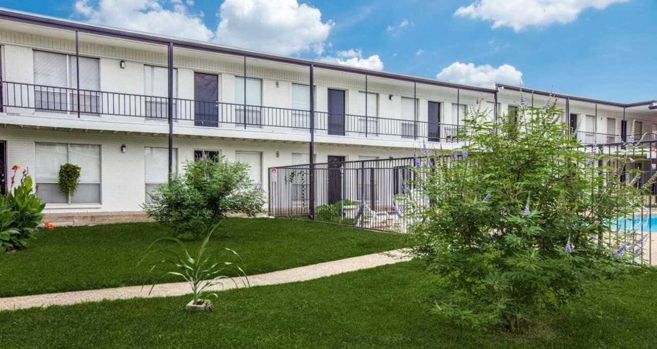 Glen Oaks Apartments - Photo 6 of 49