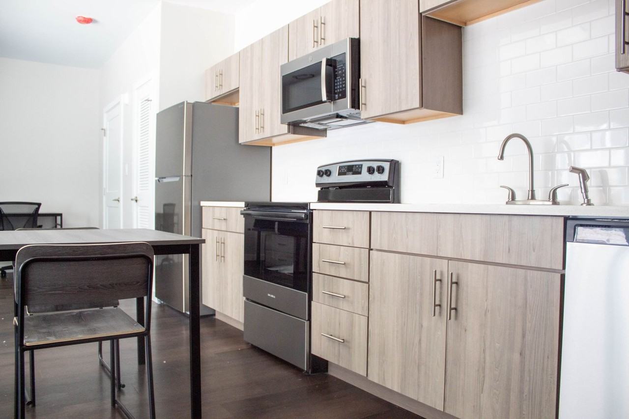 503 E Stoughton - Photo 5 of 50