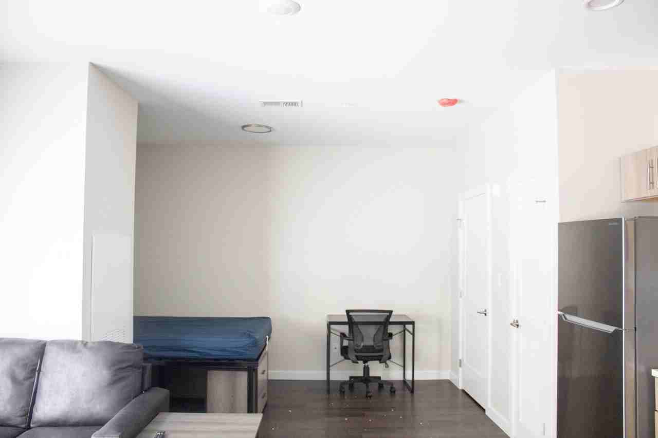 503 E Stoughton - Photo 6 of 50