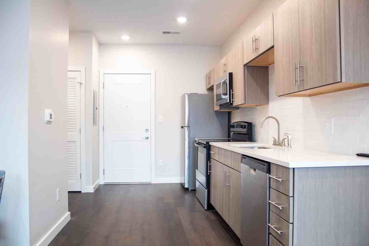 510 E White - Photo 5 of 50