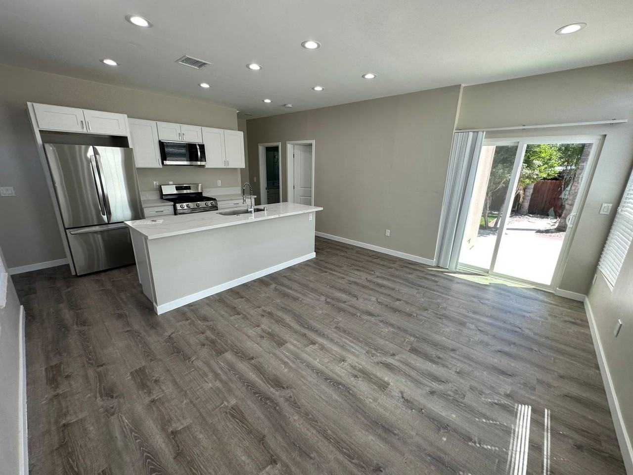 5131 Leo St - Photo 5 of 19