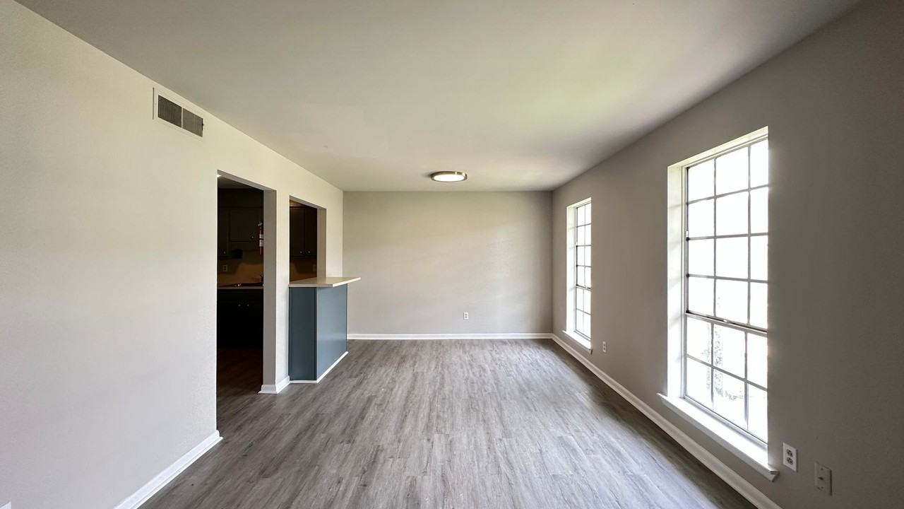 Eastmont Plaza Apartments - Photo 3 of 15