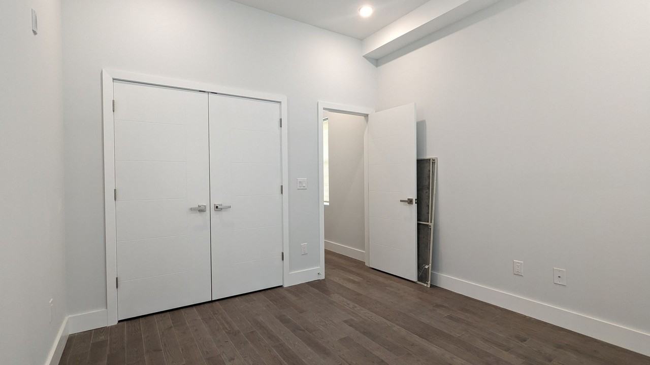 2443 N Marshall St (LO) - Photo 7 of 27