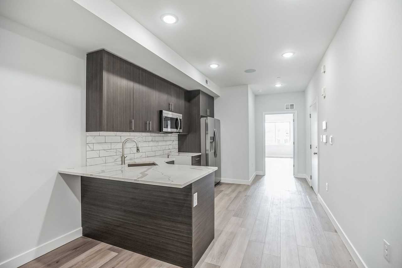 2218 N Marshall St (LO) - Photo 2 of 13