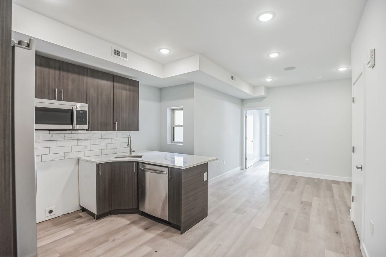 2218 N Marshall St (LO) - Photo 3 of 13