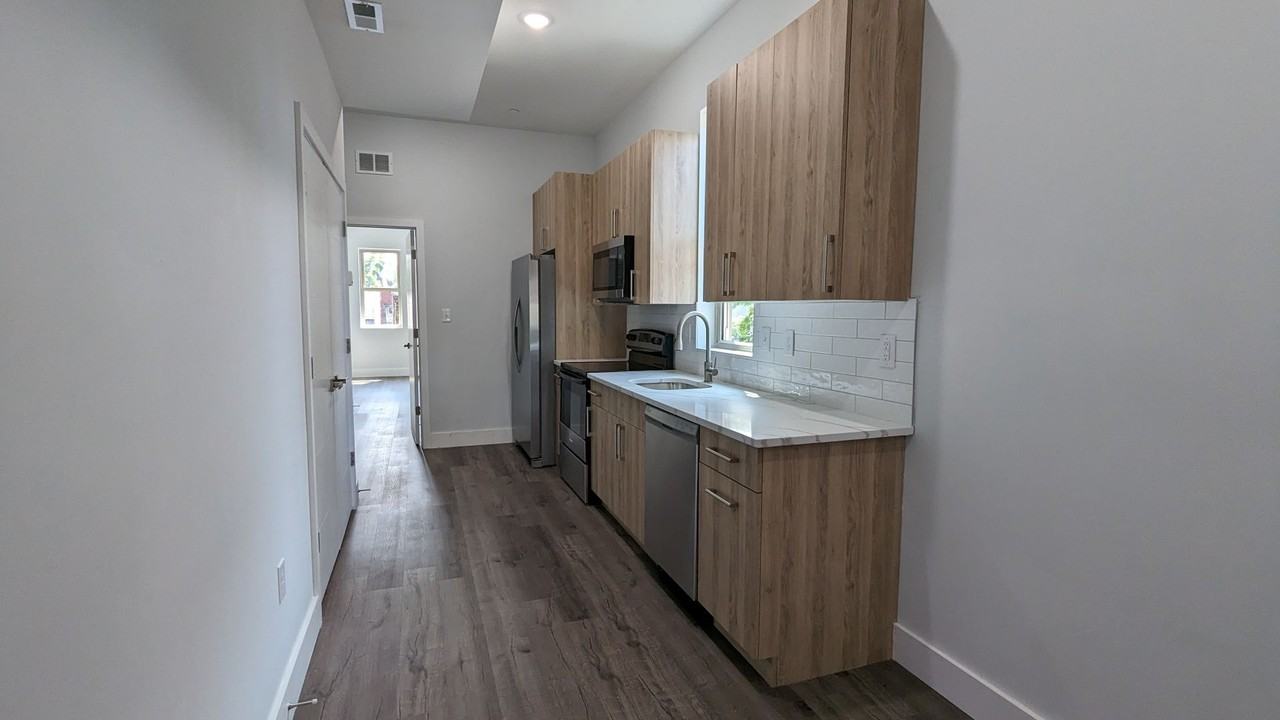 2217 N 10th St (LO) - Photo 2 of 14