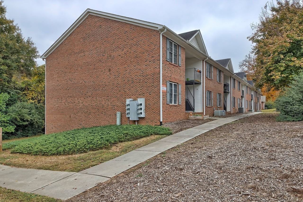 4 bed/4 bath Off - Photo 2 of 31