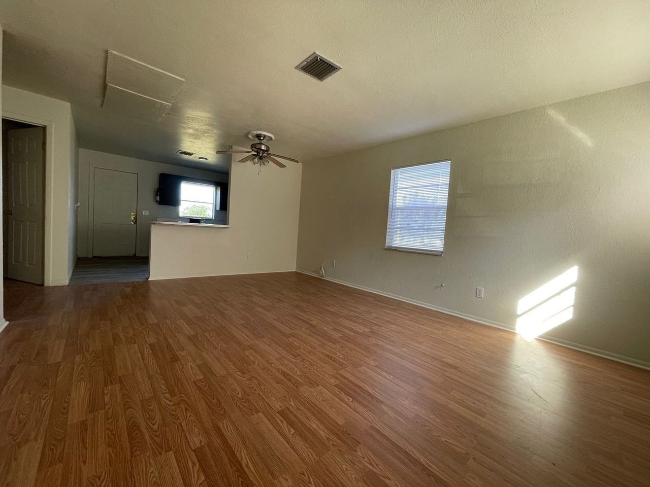 Nekoma Ave - Photo 2 of 17