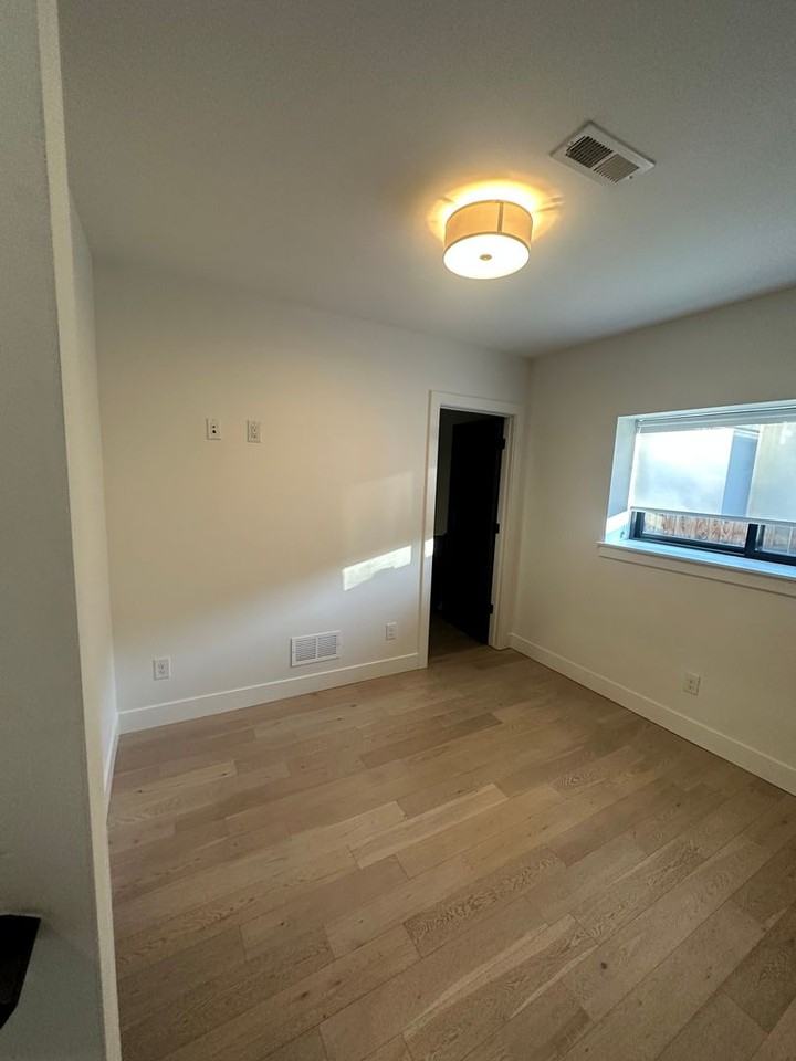 3295 N Navajo St - Photo 4 of 28