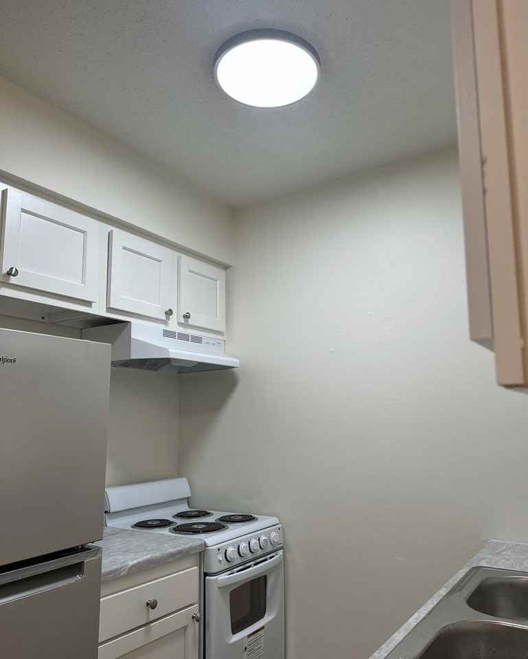 303 Clark - Photo 4 of 7