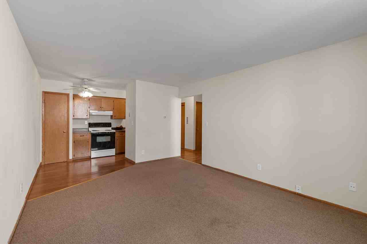 Appleton Apts - Photo 3 of 6