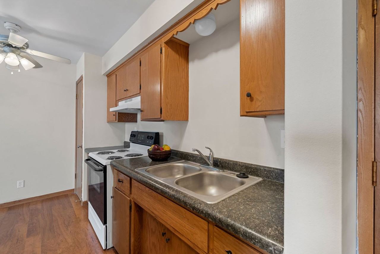 Appleton Apts - Photo 4 of 6